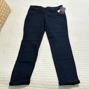 NWT Gloria Vanderbilt slim leg mid rise sculpt jegging